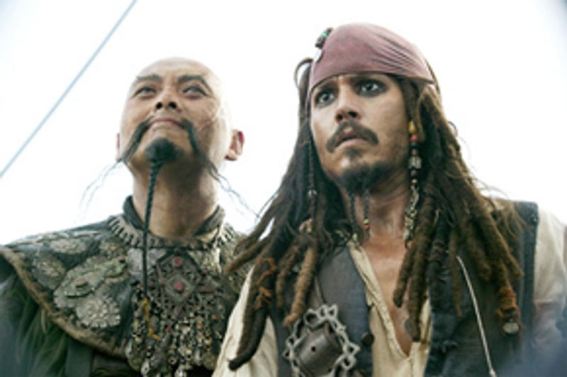 Chow Yun-Fat et Johnny Depp dans Pirates des Caraïbes : Jusqu'au bout du monde