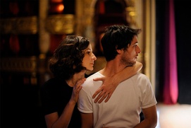 Une scène du film Main dans la main Une scène du film Main dans la main