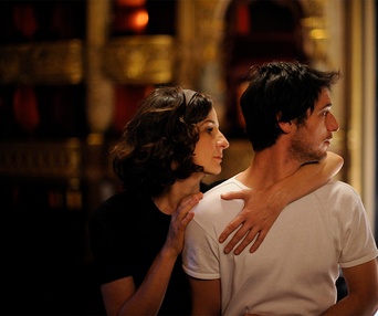 Une scène du film Main dans la main