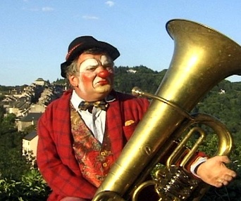 Scène du film Ici Najac, à vous la Terre