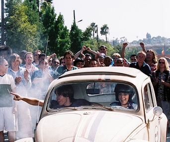 Scène du film La coccinelle : Tout équipée