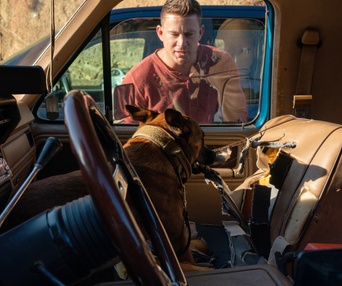 Une scène du film Dog