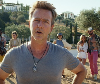 Une scène du film Glass Onion: A Knives Out Mystery
