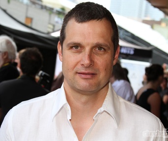 Sur le tapis rouge du film Le sens de l'humour