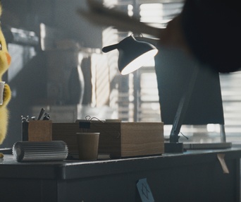 Une scène du film Pokémon Detective Pikachu