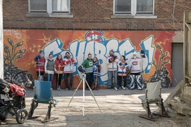 Une scène du film Ça sent la coupe Une scène du film Ça sent la coupe