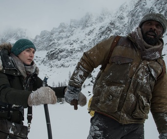 Une scène du film The Mountain Between Us