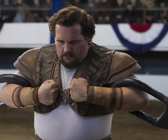 Une scène du film Louis Cyr : L'homme le plus fort du monde