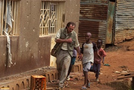 Scène du film Un dimanche à Kigali Scène du film Un dimanche à Kigali