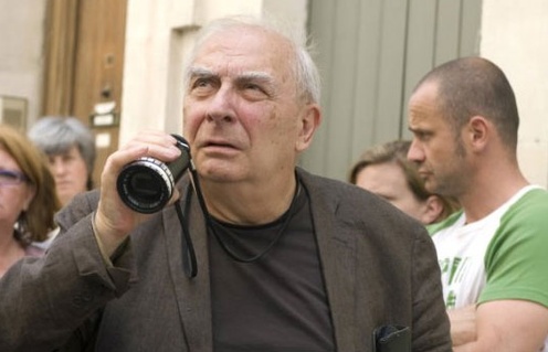 Claude Chabrol sur le plateau du film Bellamy