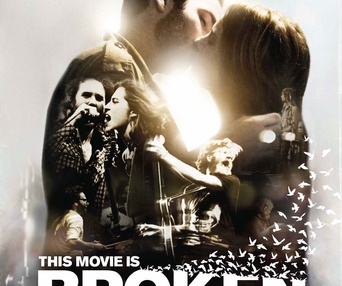 Affiche du film This movie is Broken