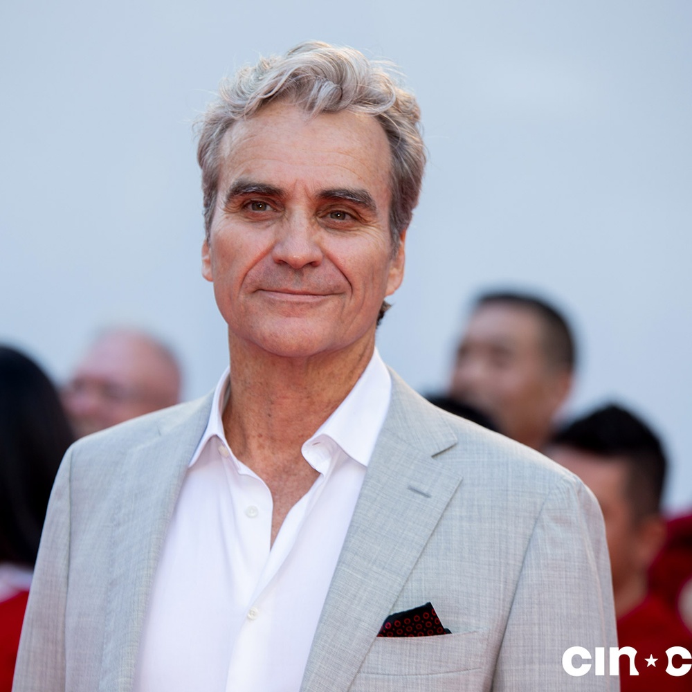 Sur le tapis rouge du film A Beautiful Day in the Neighborhood
