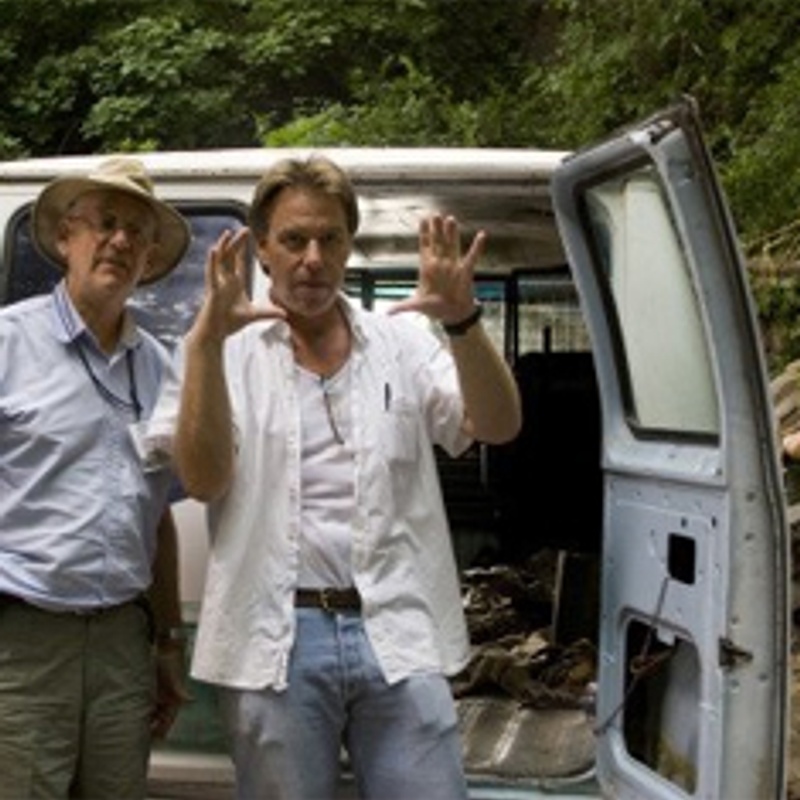 Le réalisateur Raja Gosnell et le réalisateur photo Phil Meheux sur le plateau du film Beverly Hills Chihuahua
