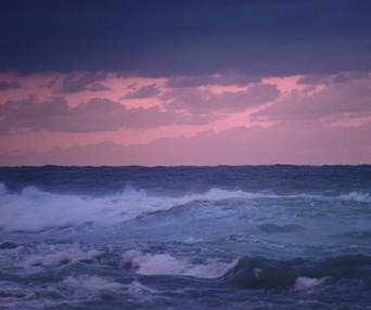 Une scène du film La mer entre nous