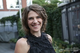 Sur le tapis rouge de Une jeune fille
