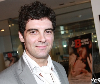 Sur le tapis rouge du film Le baiser du barbu