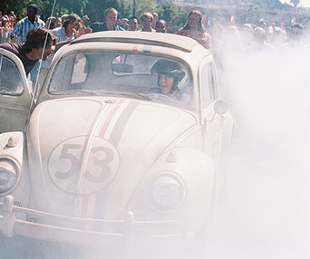 Scène du film La coccinelle : Tout équipée