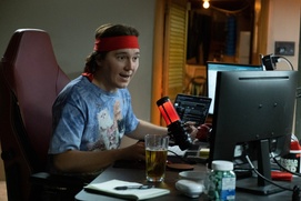 Une scène du film Dumb Money Une scène du film Dumb Money