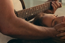 Une scène du film A Star Is Born Une scène du film A Star Is Born