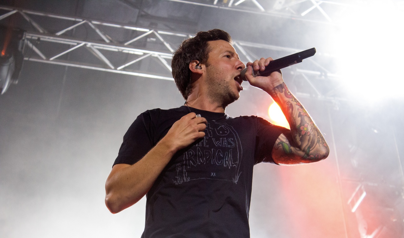 Problème de santé pour Pierre Bouvier, Simple plan reporte sa tournée