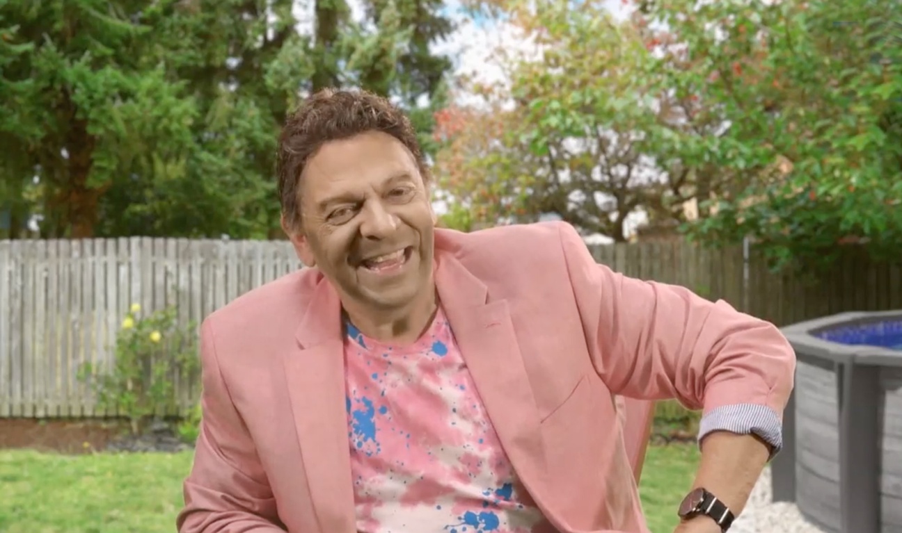 Image de l'article Vidéo : Marc Labrèche propose une parodie délirante de Patrice Bélanger et Sucré salé