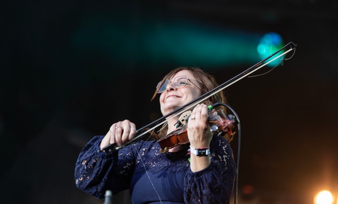 Image de l'article Marie-Annick Lépine monte sur scène pour récolter trois prix pour Les Cowboys fringants