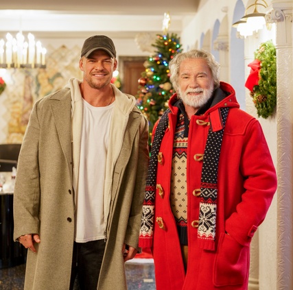 Arnold Schwarzenegger enfile le costume du père Noël dans la première bande-annonce de « The Man with the Bag »