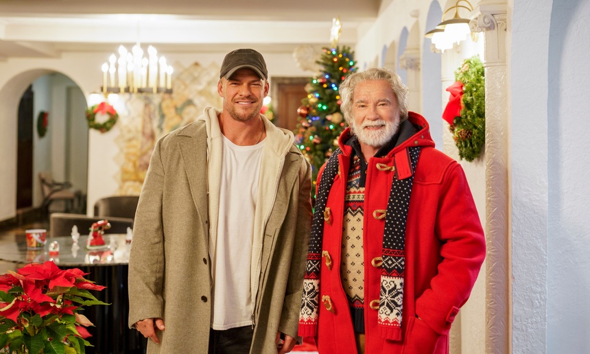 Arnold Schwarzenegger enfile le costume du père Noël dans la première bande-annonce de « The Man with the Bag »