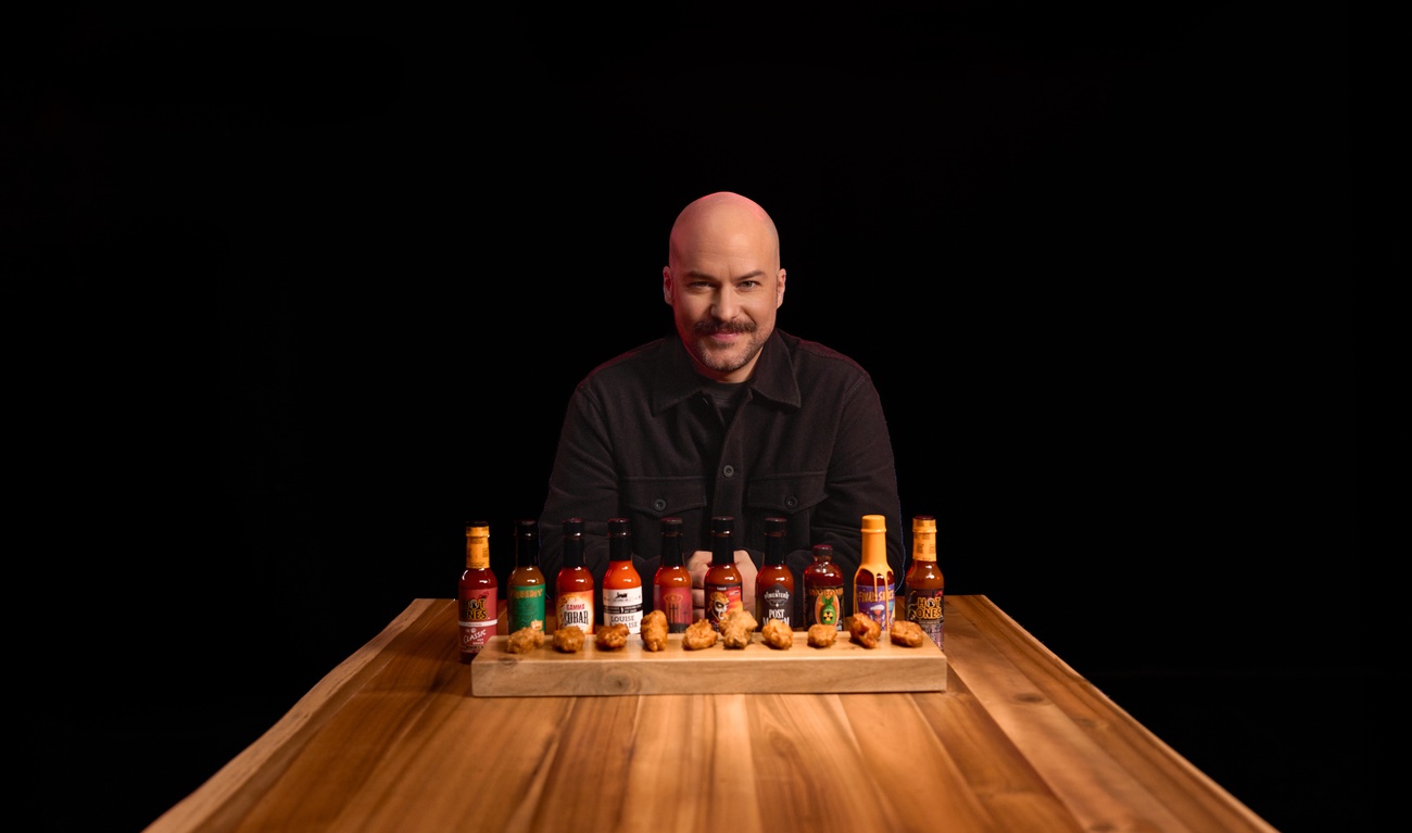 Marc-André Grondin pour <em>Hot Ones Québec</em> (2026)