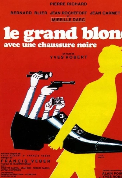 Le grand blond avec une chaussure noire