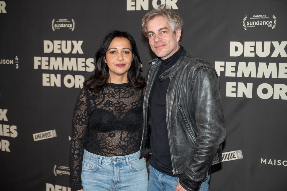 Tapis rouge de Deux femmes en or