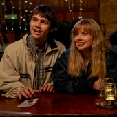 Spike Fearn (Owen) et Angourie Rice (Emily)