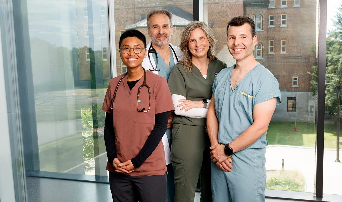 <em style="color: rgb(71, 85, 105);">De garde 24/7</em>