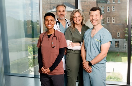 <em style="color: rgb(71, 85, 105);">De garde 24/7</em>