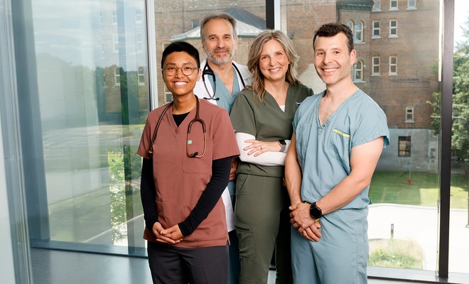 <em style="color: rgb(71, 85, 105);">De garde 24/7</em>