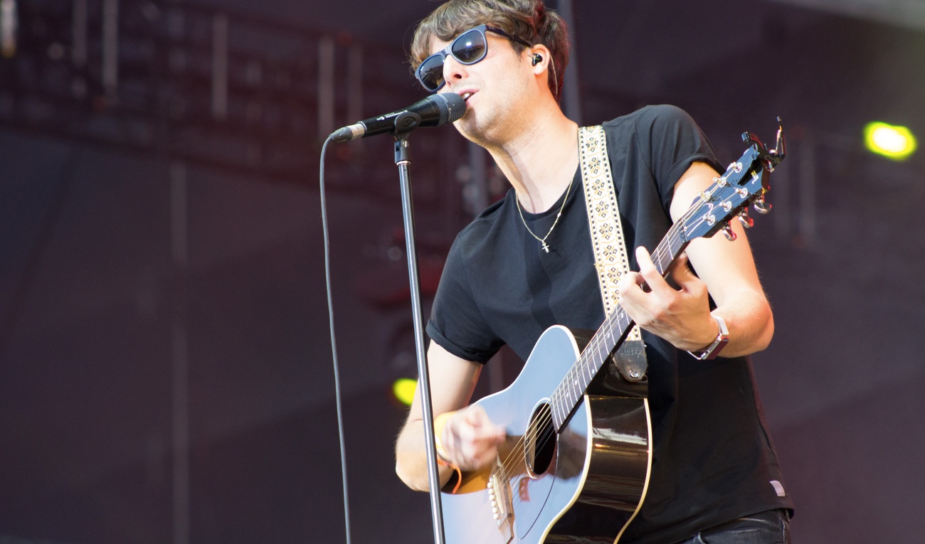 Bobby Bazini chante Le train du nord en duo virtuel avec Félix Leclerc