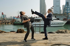 Une scène du film Johnny English Reborn Une scène du film Johnny English Reborn