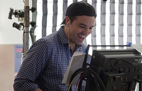 Seth MacFarlane sur le plateau du film Ted