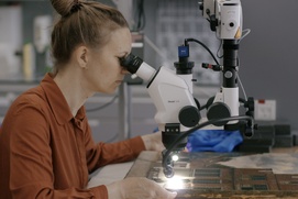 Une scène du film Close to Vermeer