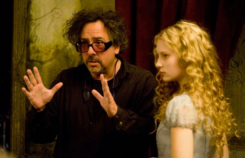 Tim Burton réalise une scène de Alice in Wonderland