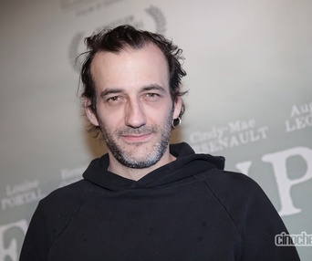 Sur le tapis rouge du film Les loups