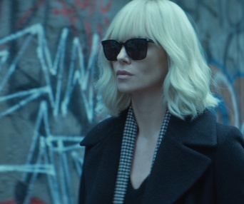 Une scène du film Blonde atomique
