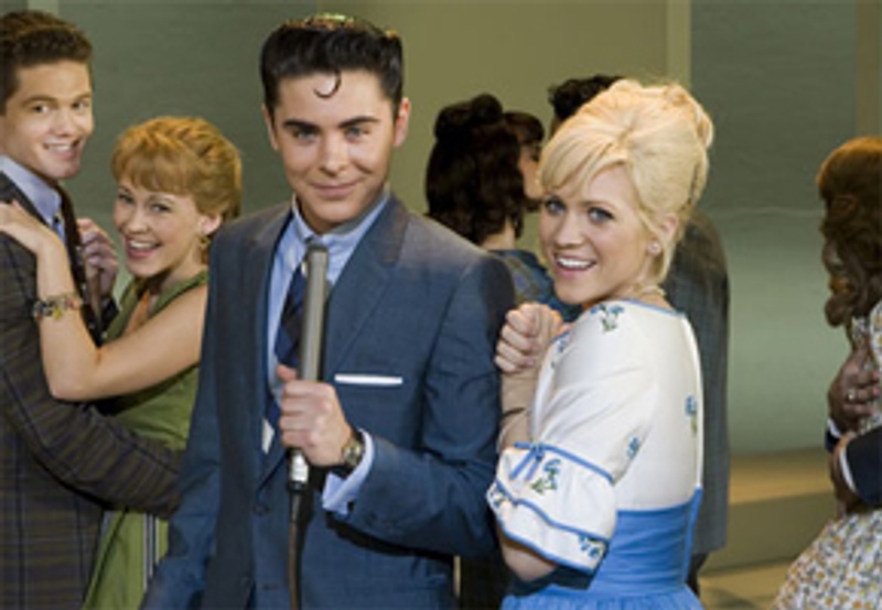 Zac Efron et Brittany Snow dans Hairspray