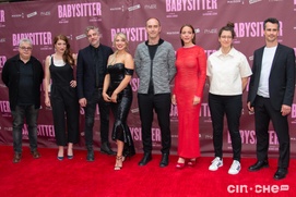 Sur le tapis rouge du film Babysitter