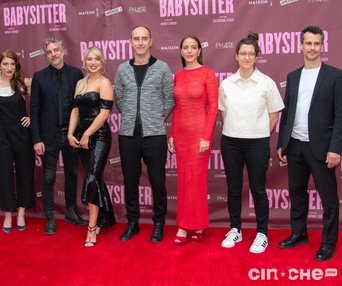 Sur le tapis rouge du film Babysitter