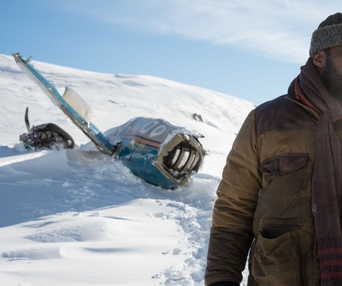 Une scène du film The Mountain Between Us