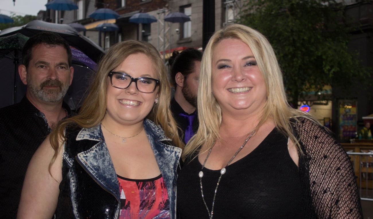 Un tapis rouge sous la pluie pour Mary Poppins