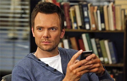 Joel McHale dans Community