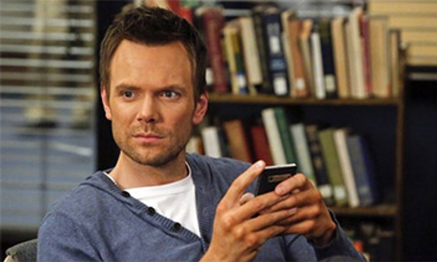 Joel McHale dans Beware the Night