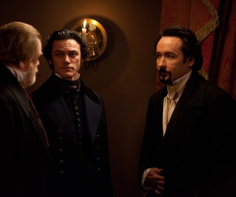 Une scène du film The Raven